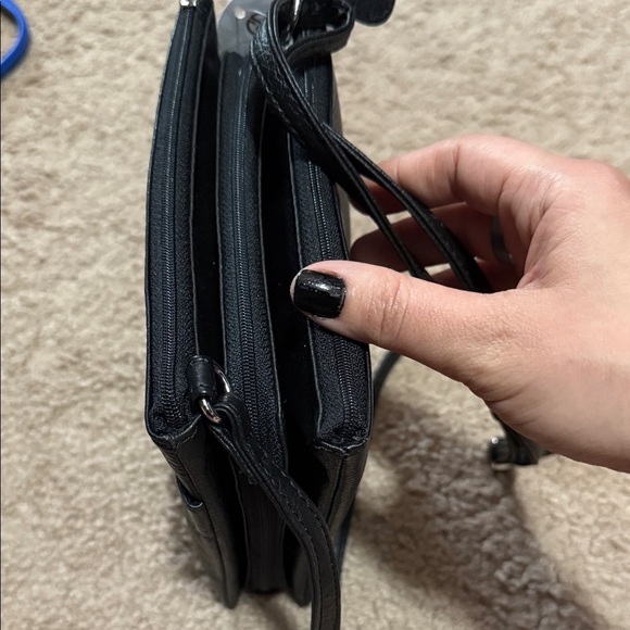 Giani Bernini Black Pebbled Leather Crossbody Pouch - Picture 3 of 6